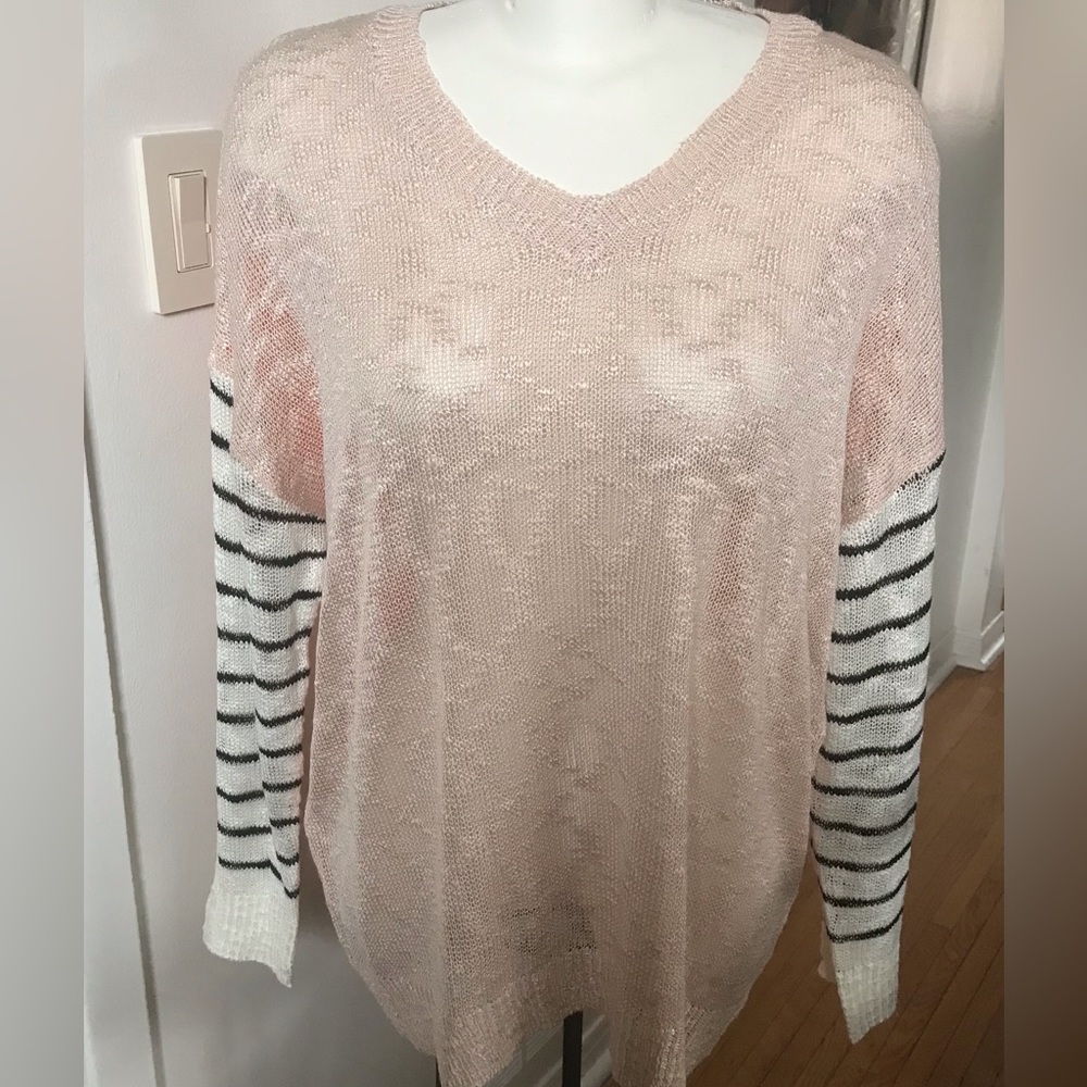 NWT - Beautiful ANDTHEWHY Summer Sweater - Size M/L
